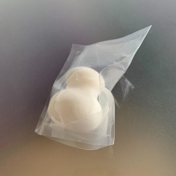 BRAND NEW SEALED SHISEIDO BEAUTY BLENDER MAKE UP  SPONGE WHITE SEALED - Picture 3 of 4